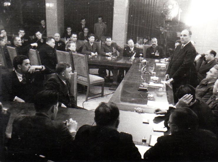 Gheorghiu Dej cu o delegaṭie sovietică; Fototeca online a comunismului românesc, cota 186 (145)/1950