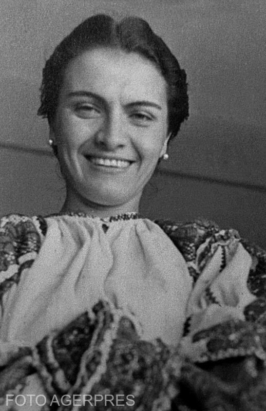 Maria Tanase (n. 25 septembrie 1913, Bucuresti - d. 22 iunie 1963, Bucuresti), a fost o interpreta romana de muzica populara, usoara, lautareasca, romante si teatru de revista..