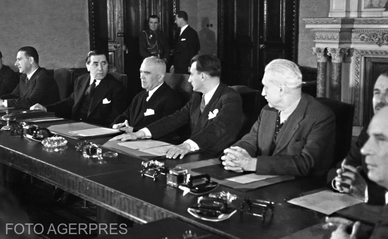 Instalarea Guvernului condus de dr. Petru Groza, la 6 martie 1945.