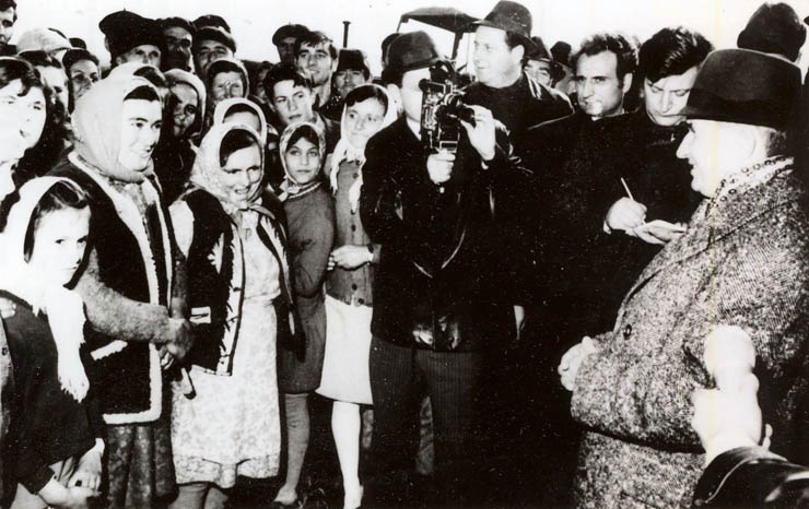Nicolae Ceauşescu în vizita de lucru la C.A.P. Fundulea. (8 nov.1972) sursa – „Fototeca online a comunismului românesc”, Cota: 11/1972