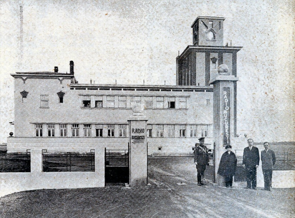 Staţia Băneasa, cu un emiţător de 12 kW; vizita lui Mihai, Voievod de Alba Iulia, Radiofonia 1932