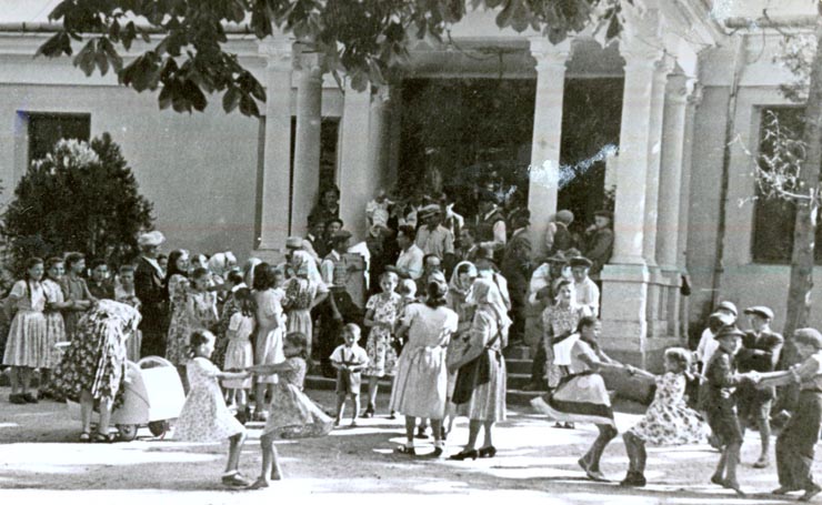 Sala cinema sătesc din Păuleşti, Baia Mare Fototeca online a comunismului românesc, cota 3/1952 