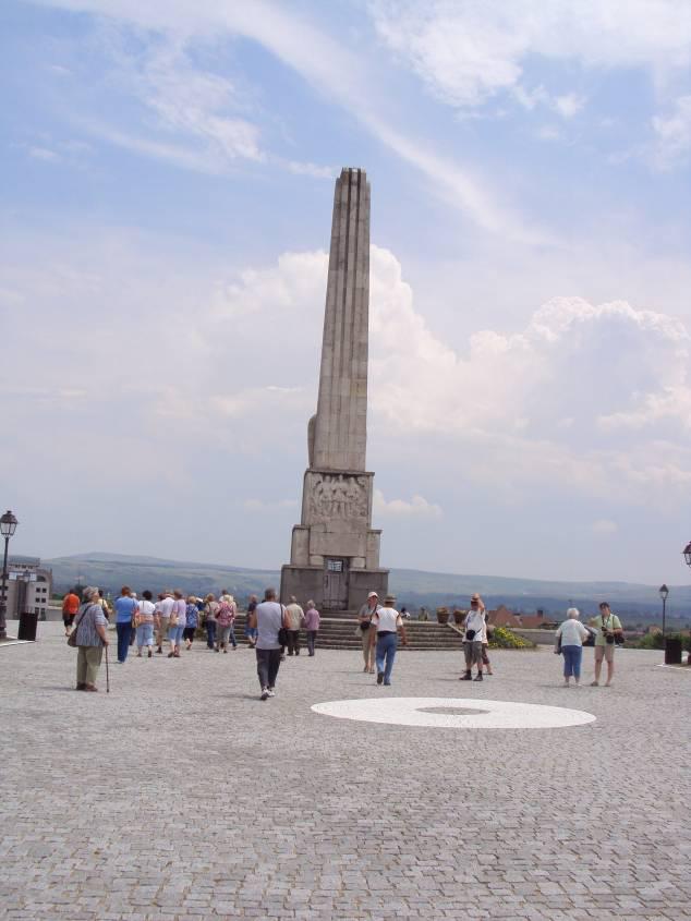 Obeliscul ridicat în memoria lui Horea, Cloşca şi Crişan
