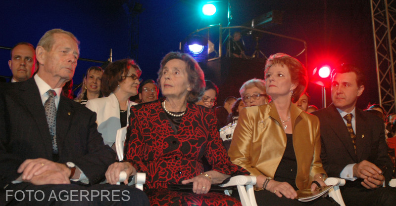  Gala Premiilor UNITER. In imagine: Regele Mihai I, Regina Ana, Principesa Margareta si Principele Radu de Hohenzollern-Veringen. (2007)