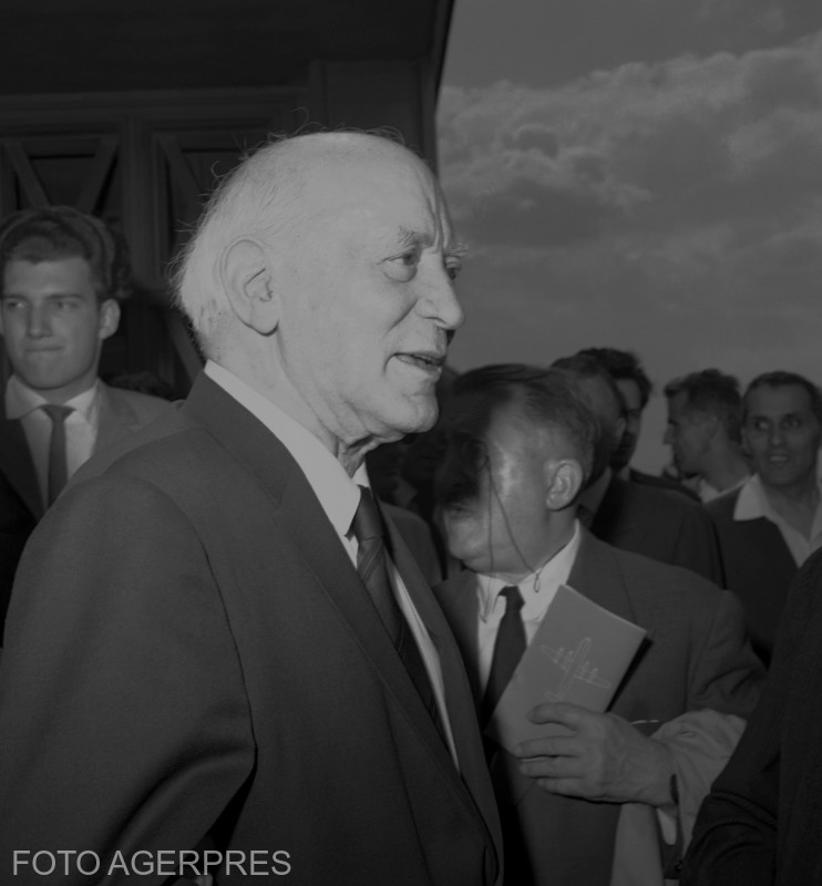 Sosire Bucuresti a inginerului si specialistului in aerodinamica, Henri Coanda 21 iunie 1967