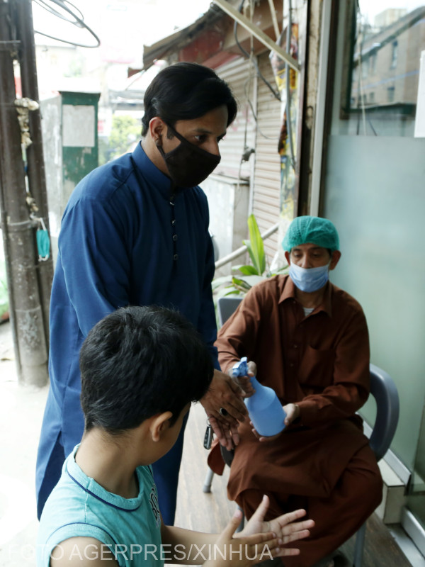 Bone Festival Obligatory Medici şi asistente medicale din Pakistan au intrat în greva foamei, cerând  echipament de protecţie împotriva COVID-19 | Agenția de presă Rador